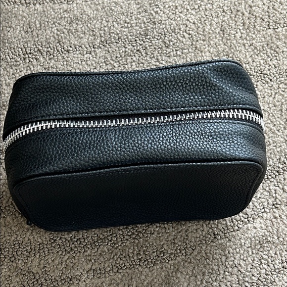 Trish McEvoy Handbags - Trish McEvoy Leather Makeup Planner Black